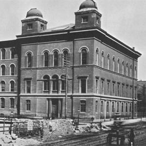 1888年，第九街大学的正面.