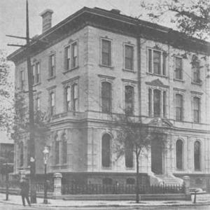 博彩网址大全法学院的原始建筑位于Leffingwell大道和Locust街的东南角.