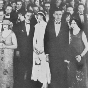 第一届全校范围的舞会. (1925)